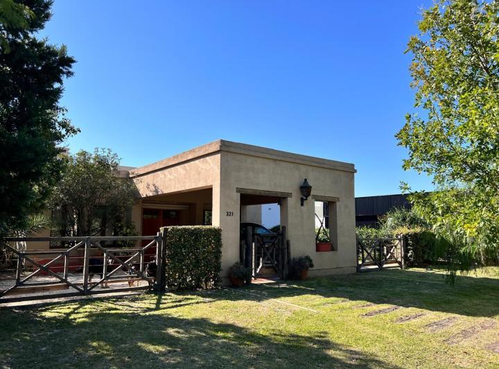 Casa · 220m² · 10 Ambientes · 2 Cocheras