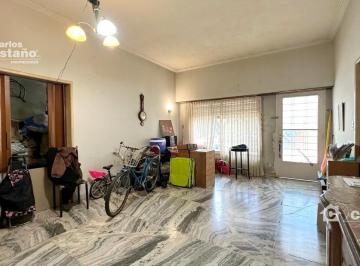 Casa · 127m² · 4 Ambientes · 1 Cochera · Chalet a Mejorar, 4 Amb. en Planta Baja con Jardín y Garaje, a 2/c de Av Maipú