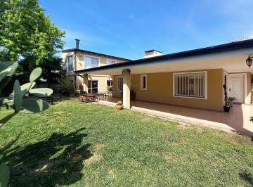 Casa · 180m² · 5 Ambientes · 1 Cochera · Venta/permuta - Casa de 2 Dorm. con Jardín y Cochera. La Florida, Rosario.