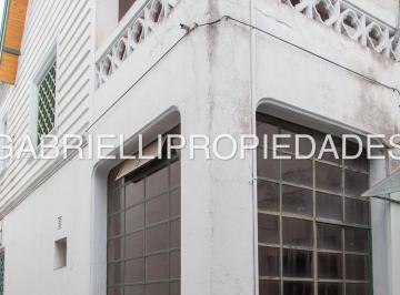 Casa · 250m² · 6 Ambientes · 1 Cochera · Casa Estilo Muy Amplia en Lanus