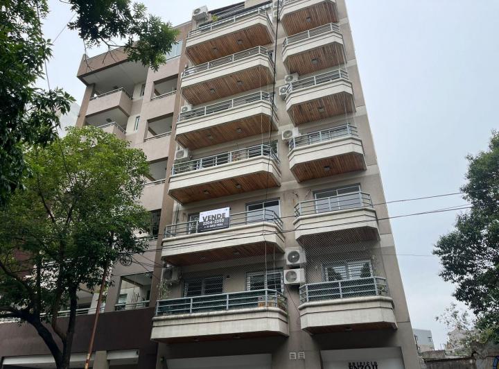 Dpto • 3 Amb con Cochera • con Renta - Apto Credito • Larrazabal 100