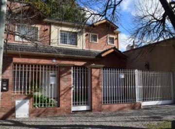 Casa · 205m² · 9 Ambientes · 2 Cocheras · Excelente Casa en El Centro de Escobar