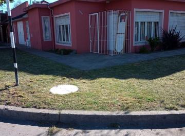 Casa · 123m² · 1 Cochera · Casa 3 Ambientes Más Departamento 2 Ambientes