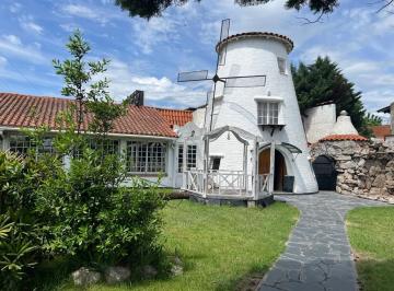 Local comercial · 518m² · 5 Ambientes · Gran Salon Sobre 700 m de Lote a 1 Cuadra de Jumbo!