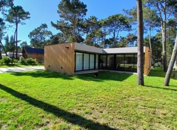 FRENTE · Casa en Venta Zona Alamos Pinamar - a Estrenar