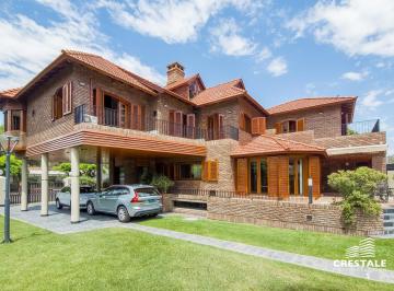 Casa · 760m² · 5 Ambientes · 4 Cocheras · Venta / Permuta | Casa de 4 Dorm. con Jardín y Piscina | Rosario Sur