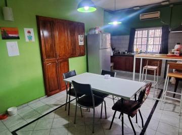 Casa · 251m² · 4 Ambientes · 1 Cochera · Venta, Casa, 4 Ambientes, a Refaccionar, Cochera, Parque, González Catán, Centro