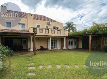 Casa · 211m² · 5 Ambientes · 1 Cochera · Casa en Barrio Somisa - 11 Oeste 70