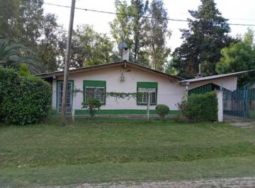 Quinta vacacional · 92m² · 3 Ambientes · 1 Cochera · Casa con Pileta y Quincho a La Venta
