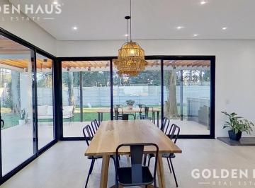 Casa · 199m² · 4 Ambientes · 2 Cocheras · Venta Casa 4 Ambientes en Barrio San Matías