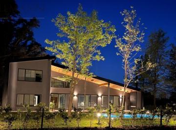 Casa · 300m² · 5 Ambientes · 2 Cocheras · Casa en Venta o Alquiler Amoblada Tessalia I Mallmann Propiedades