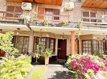 Frente · Casa Tipo Tríplex en Venta. Oportunidad. Apto Crédito