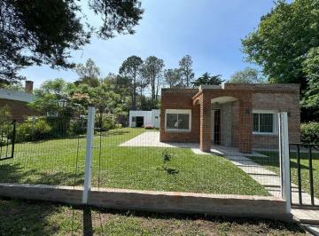 Casa · 90m² · 3 Ambientes · 2 Cocheras · Casa con Barbacoa en Venta en Balneario Los Pinos