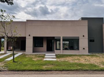 Casa · 169m² · 6 Ambientes · 2 Cocheras · Casa a Estrenar Los Bretes Colón