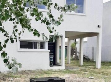 Casa · 102m² · 4 Ambientes · 1 Cochera · Casa en Venta Barrio Laguna Azul Ezeiza Spegazzini