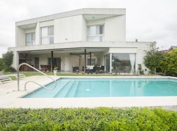 Casa · 211m² · 6 Ambientes · 2 Cocheras · Casa con Pileta en Barrio El Cantón