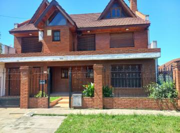 Casa de 5 ambientes, Pilar · Lugones y 25 de Mayo