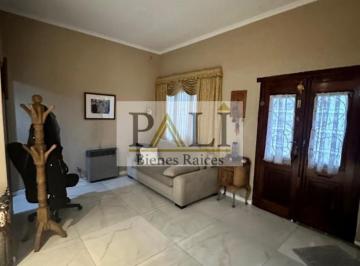 Casa · 210m² · 5 Ambientes · Se Vende Excelente Casa de 5 Ambientes en Florencio Varela - Apta Credito Hipotecario