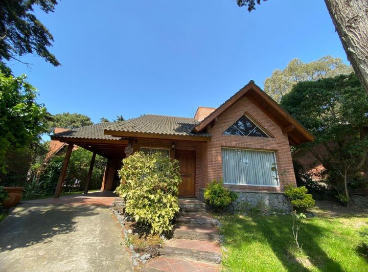 Casa · 170m² · 5 Ambientes · 1 Cochera