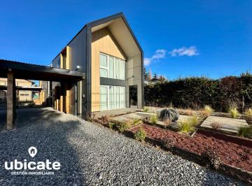 PH · 70m² · 3 Ambientes · 1 Cochera · Casa Amoblada a Estrenar en Dina Huapi a 200 m del Lago