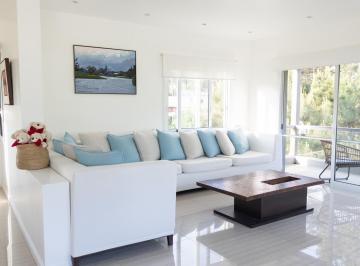 Casa · 180m² · 6 Ambientes · 2 Cocheras · Casa en Montoya