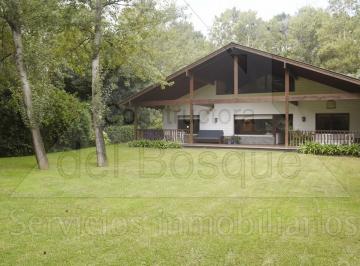 Casa de 4 ambientes, Cariló · Chalet con Hermoso Entorno y Excelente Ubicación (Cod - 411)