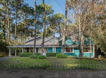 Casa de 6 ambientes, Cariló · ¡El Lugar Perfecto Para Vivir Momentos Inolvidables! (Cod - 405)
