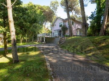 Casa de 4 ambientes, Cariló · Chalet en Dos Plantas a Pocas Cuadras de La Playa y Centro (Cod - 151)
