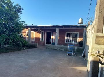 FRENTE · Casa con Gran Terreno y Cochera en Venta