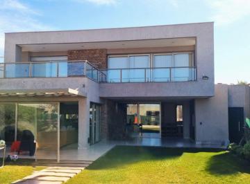 Casa · 290m² · 8 Ambientes · 2 Cocheras · Venta Est. Bulnes Chacras de Coria Apta Credito
