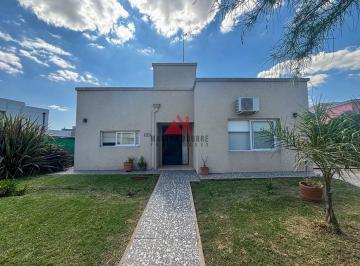 Casa · 178m² · 3 Ambientes · 2 Cocheras · Casa en Venta en Los Arces, La Cañada de Pilar, Pilar