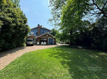 Casa · 881m² · 6 Ambientes · 3 Cocheras · Casa en Venta con Pileta en Santa Rita, San Isidro