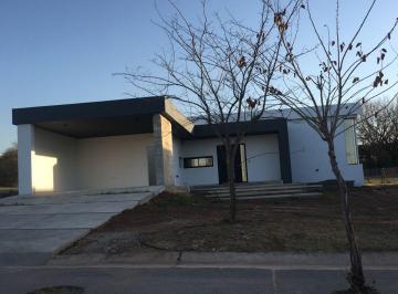Casa · 290m² · 10 Ambientes · 2 Cocheras · Casa Todo en Una Planta 3 Dorm., con Gran Patio en Country El Bosque
