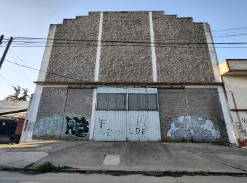 Bodega-Galpón , Lanús · Galpón con Doble Frente y Gran Altura Ideal Varios Usos en Lanús