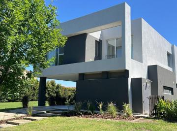 Casa · 210m² · 5 Ambientes · 1 Cochera · Casa en Venta - Los Castaños, Nordelta