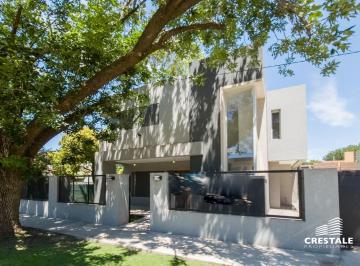 Casa · 160m² · 5 Ambientes · 2 Cocheras · Venta Casa 3 Dorm. Funes Centro