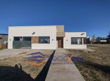 Casa · 180m² · 5 Ambientes · Casa en Venta en Barrio Cerrado Los Juncos, Lujan