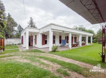 Casa · 200m² · 4 Ambientes · 1 Cochera · Venta Casa 3 Dorm. Piscina Funes