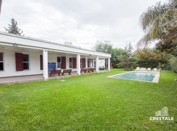 Casa · 200m² · 4 Ambientes · 1 Cochera · Venta / Permuta | Casa 3 Dorm. con Piscina | Funes