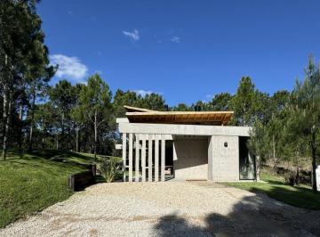 DEI-DEI-1569_2 · Casa en Venta 3 Dorm. en Villa Robles Barrio Privado