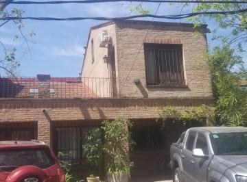 Casa · 220m² · 5 Ambientes · 3 Cocheras · Casa en San Isidro Jóven