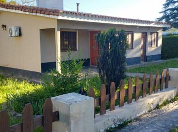 Casa · 162m² · 4 Ambientes · 3 Cocheras · Casa Parque Siquiman, 3 Dorm. Pileta. Sobre Ruta