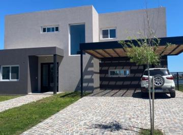 Casa · 250m² · 5 Ambientes · 2 Cocheras · Casa en Santa Ana a La Laguna