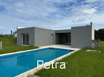 Casa · 145m² · 5 Ambientes · Casa en Venta en Costa Esmeralda. Fondo Libre