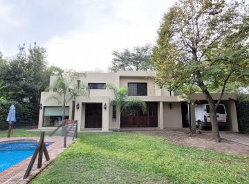 Casa · 230m² · 5 Ambientes · 3 Cocheras · Casa Quinta en Venta en El Trébol Ezeiza
