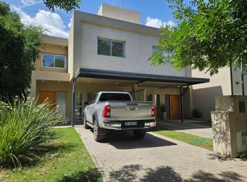 Casa de 5 ambientes, Córdoba · Alquilo Duplex en Chacras del Norte de 3 Dorm 3 Baños ¡Imperdible!