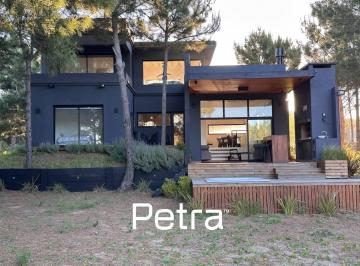 Casa · 200m² · 4 Ambientes · 1 Cochera · Casa en Venta en Costa Esmeralda