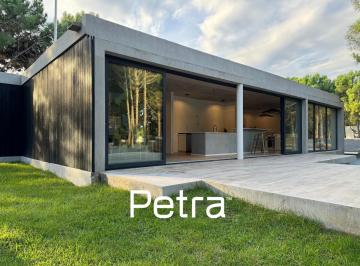 Casa · 216m² · 5 Ambientes · Casa en Venta en Costa Esmeralda