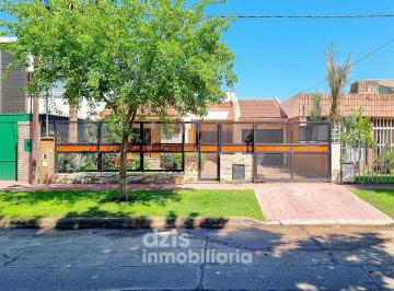 Casa de 5 ambientes, Rosario · Casa 3 Dorm. en La Florida