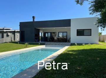 Casa · 134m² · 4 Ambientes · Casa en Venta en Costa Esmeralda Barrio Ecuestre